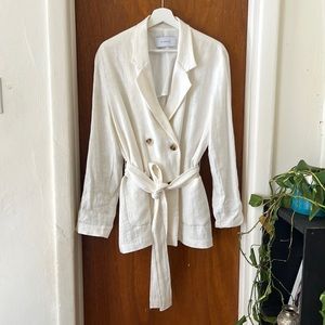 White linen double breasted blazer pockets and belt size 6
